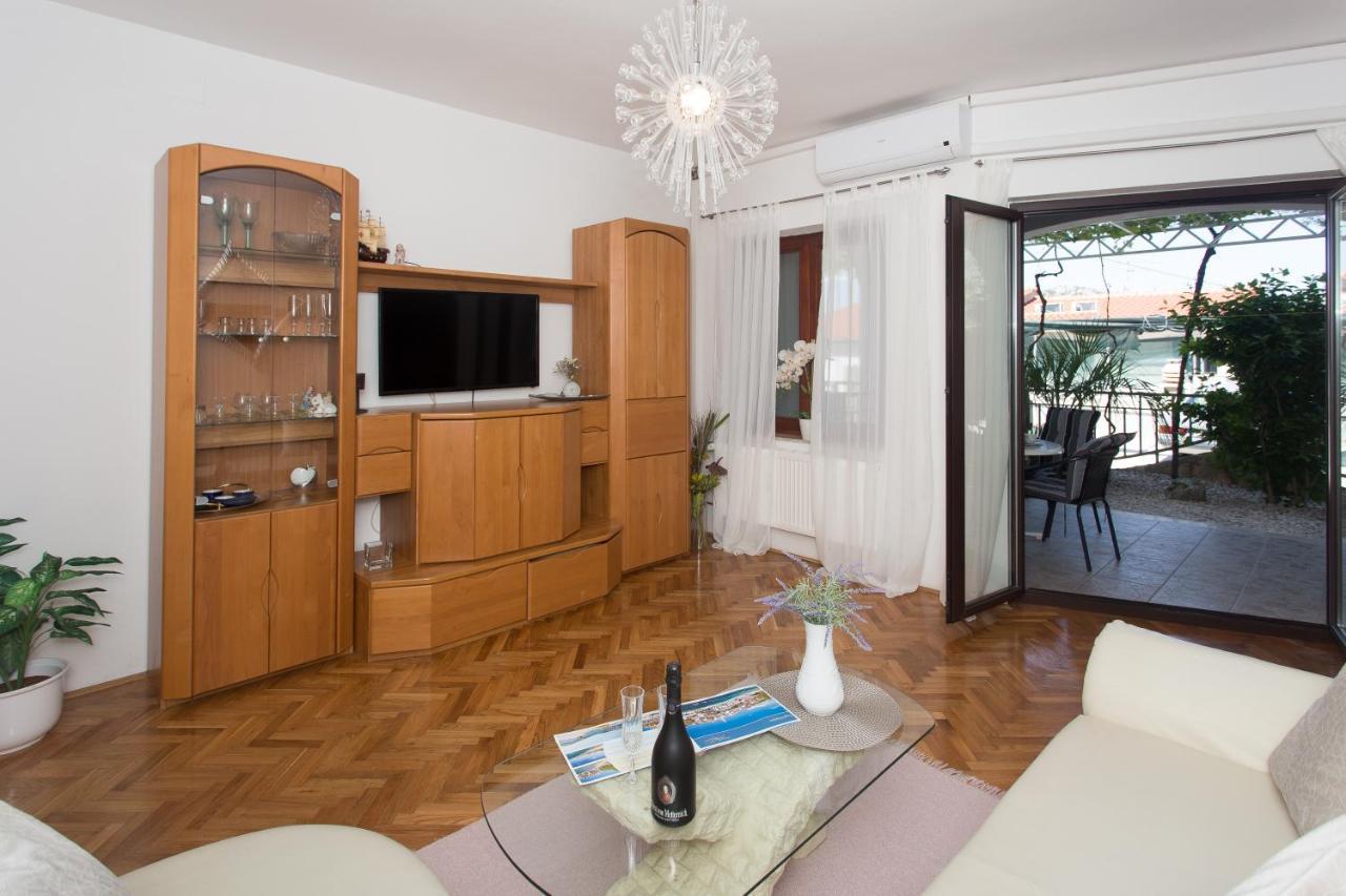 Apartmani Stanic Seget Vranjica Ruang foto