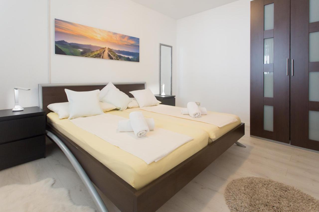 Apartmani Stanic Seget Vranjica Bagian luar foto