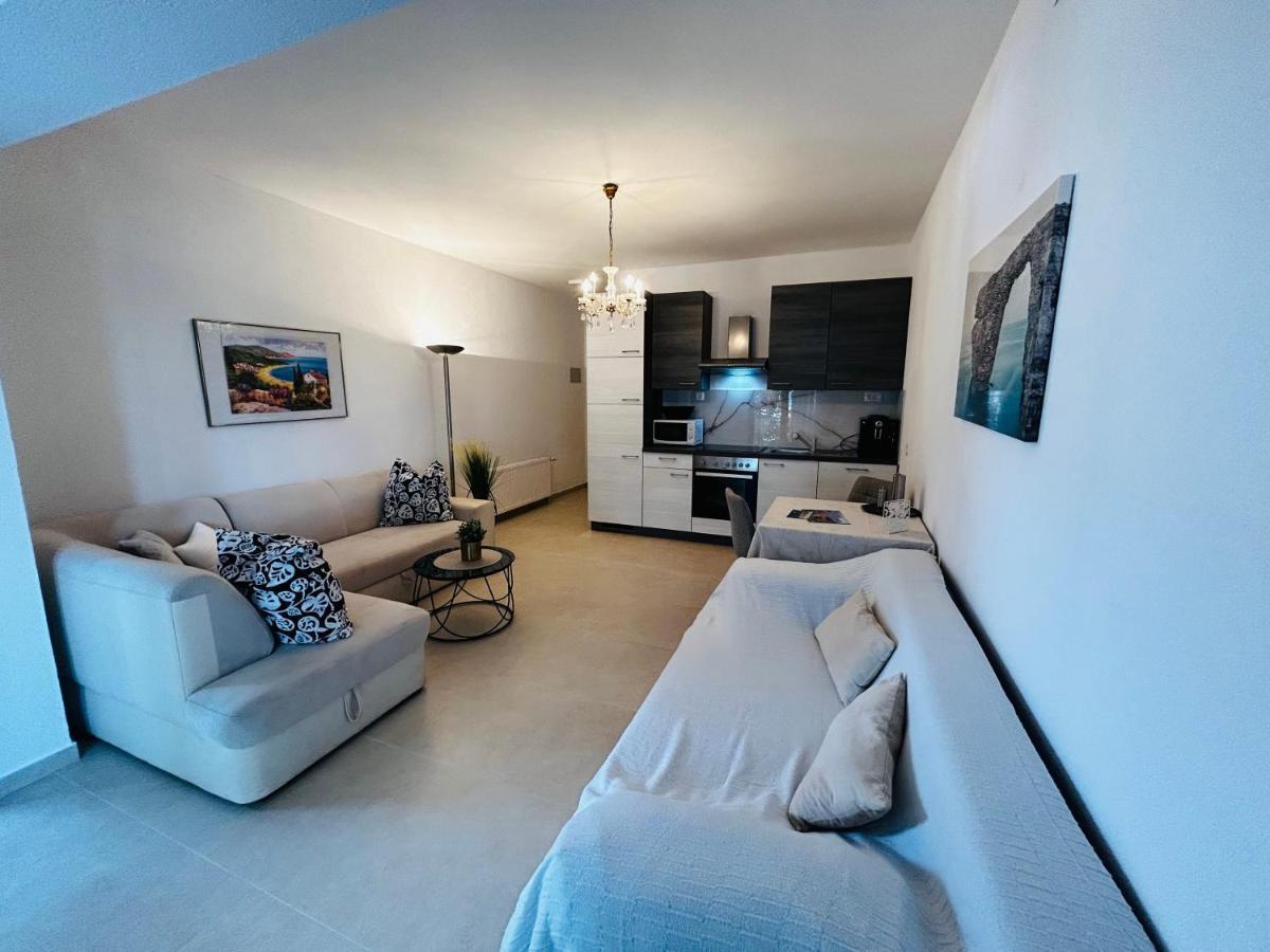 Apartmani Stanic Seget Vranjica Bagian luar foto