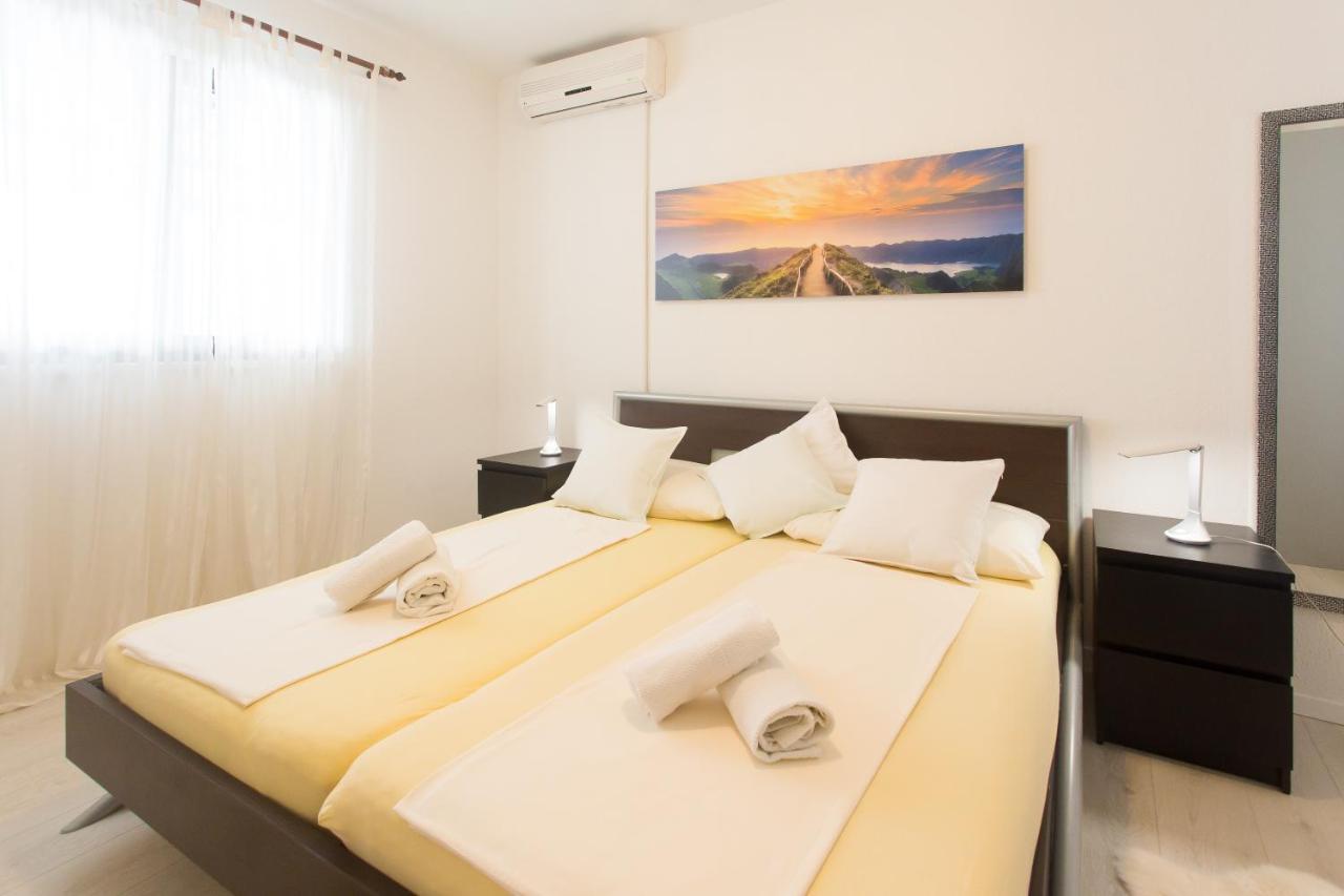 Apartmani Stanic Seget Vranjica Bagian luar foto